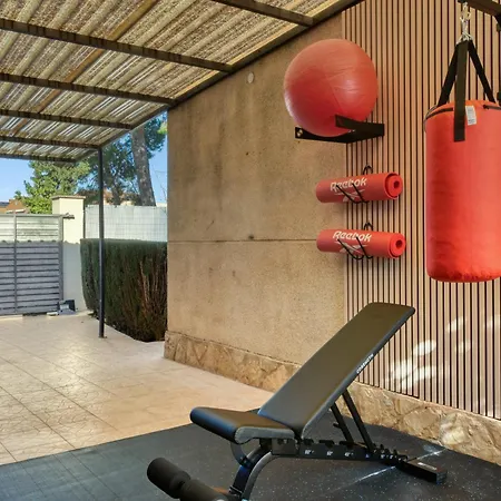Elia, Cinema, Gym, Kidsroom, Pool & Bbq Villa