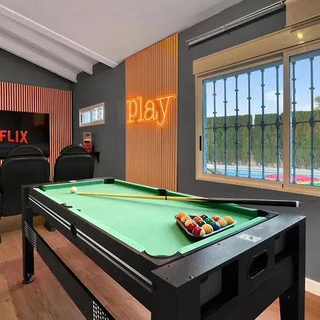 Elia, Cinema, Gym, Kidsroom, Pool & Bbq Villa